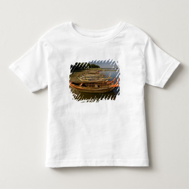 Camiseta Infantil Barcos no lago entre Kyauktawgyi Paya e (Frente)