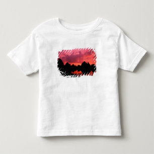 Camiseta Infantil Bela cor ao pôr do sol das montanhas de calcário
