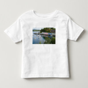 Camiseta Infantil Belo porto e veleiros com reflexos em 2