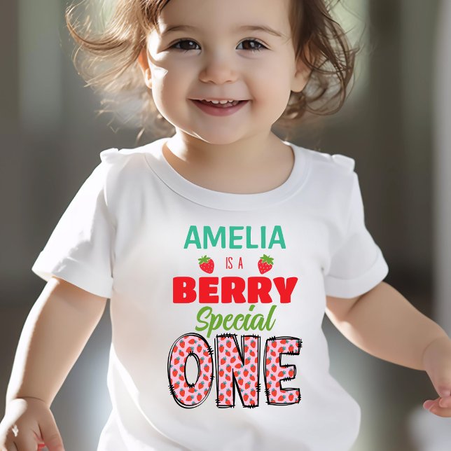 Camiseta Infantil Berry Special First Birthday Shirt (Custom Berry Special One First Birthday Shirt with Strawberries)