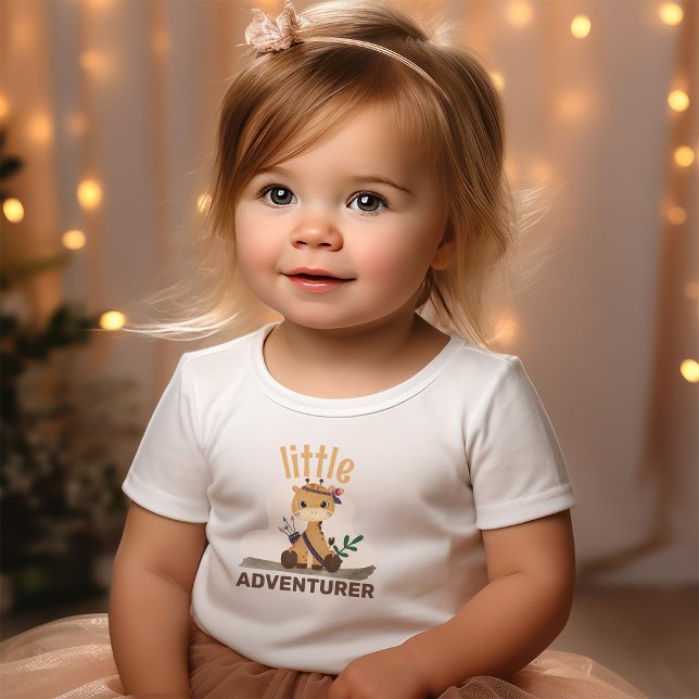 Camiseta Infantil Boho Chic Girafa Citação Pequeno Aventureiro (Criador carregado)