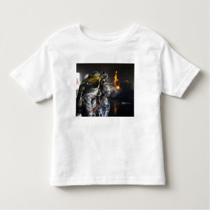 Camiseta Infantil Bombeiros extinguem incêndio num treino ou