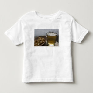 Camiseta Infantil Brasil. Um copo de Guarana Energy refrescante