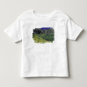 Camiseta Infantil Cachoeira e flores silvestres em prado alpino, 3
