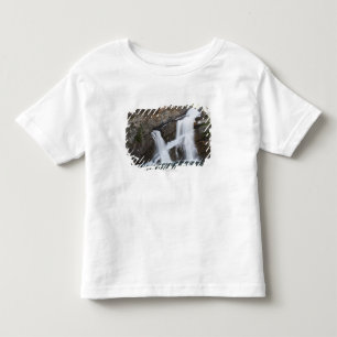 Camiseta Infantil Cachoeiras que saem de um penhasco da rocha