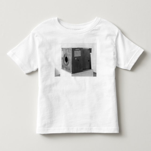 Camiseta Infantil Câmera de Joseph Nicephore Niepce, c.1816-22 (Frente)