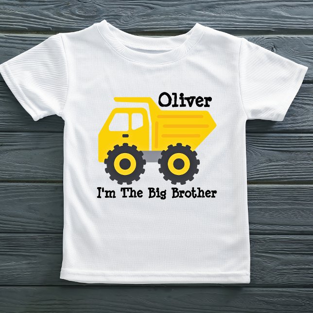 Camiseta Infantil Caminhão Amarelo Personalizado do Irmão Mais Velho (Personalized Big Brother Kids Yellow Dump Truck Toddler T-shirt)
