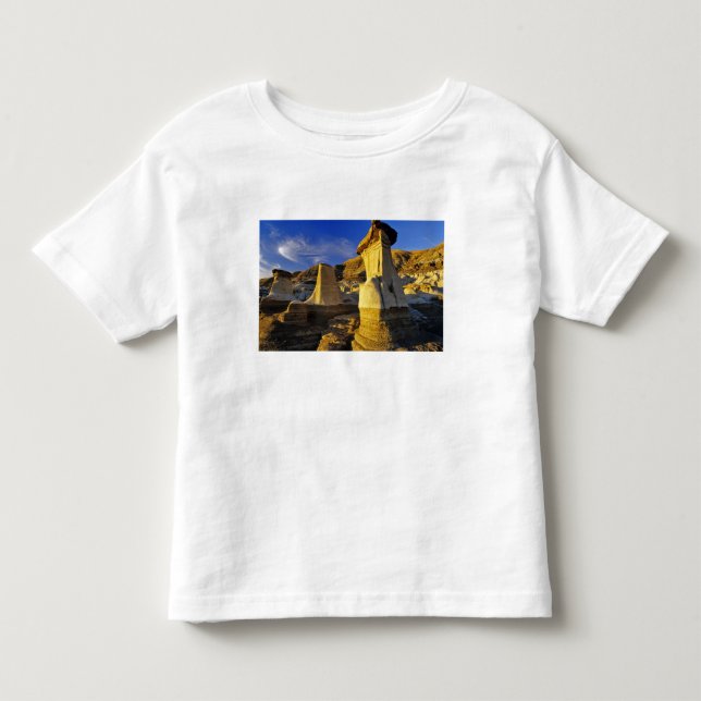 Camiseta Infantil Canadá, Alberta, Drumheller. Hoodoos. (Frente)