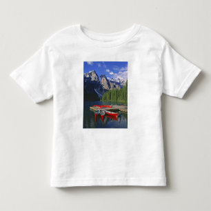 Camiseta Infantil Canadá, Alberta, Lago Moraine. Canoas vermelhas ag