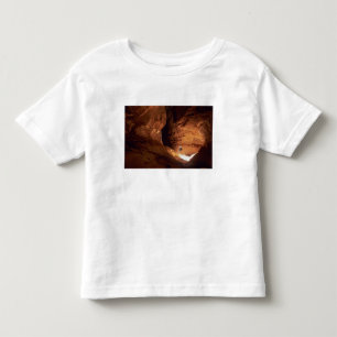 Camiseta Infantil Canyoneer iluminado nas profundezas de um desfilad