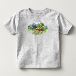 Camiseta Infantil Cavalo Islandês Sola e Potro em Prado de Montanha