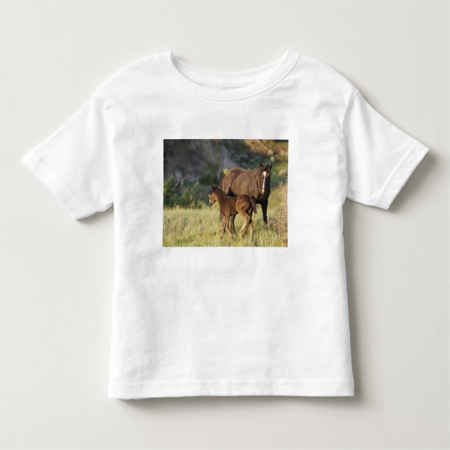 Camiseta Infantil Cavalos selvagens no Parque Nacional de Theodore R (Frente)