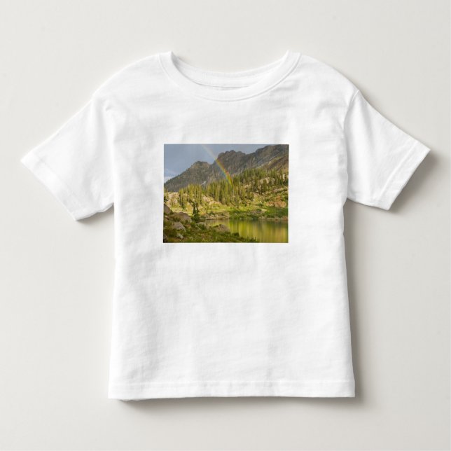 Camiseta Infantil Cecret Lake com arco-íris sobre o Castelo do Diabo (Frente)