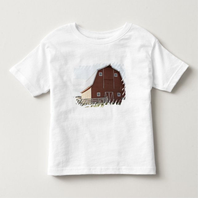 Camiseta Infantil Celeiro na paisagem rural (Frente)