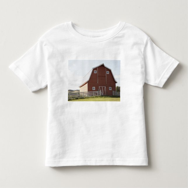 Camiseta Infantil Celeiro na paisagem rural (Frente)