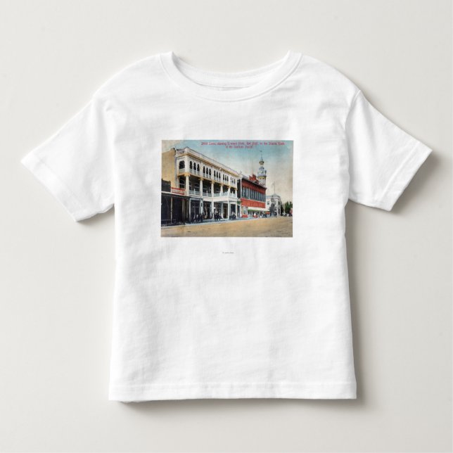 Camiseta Infantil Cena da rua que mostra o hotel de Tremont (Frente)