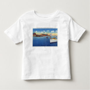 Camiseta Infantil Cena do cais que mostra o navio do capitão