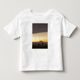 Camiseta Infantil Céu do amanhecer sobre Portland e Mt. Hood, Oregon
