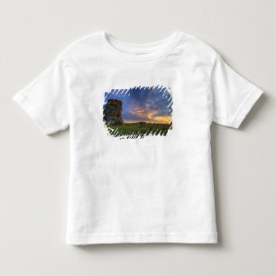 Camiseta Infantil Céus solares espetaculares nas rochas da Medicina