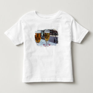 Camiseta Infantil Chablis; duas cervejas geladas a 42 graus em um di