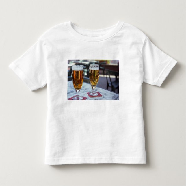 Camiseta Infantil Chablis; duas cervejas legal a 42 graus no verão q (Frente)