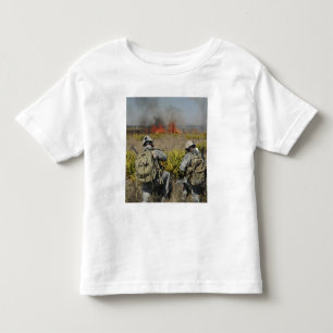 Camiseta Infantil Chamada dos soldados na informação