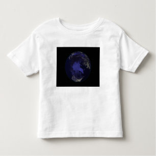 Camiseta Infantil Cheio Terra à noite mostrando luzes da cidade 5