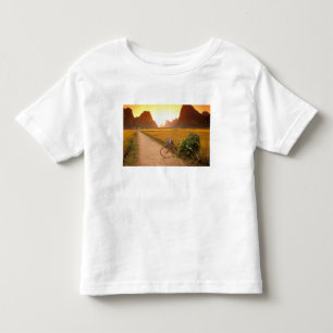 Camiseta Infantil China, Guangxi. Yangzhou, Bicicleta no campo