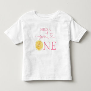 Camiseta Infantil Citrus Ela É Uma Doce Aniversário de 1 Ano