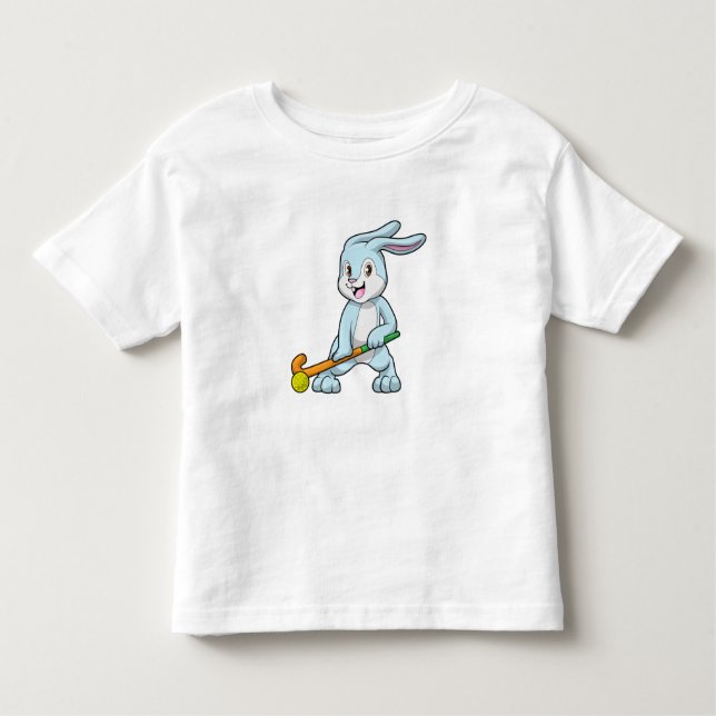 Camiseta Infantil Coelhinho no campo com bastão de hóquei (Frente)