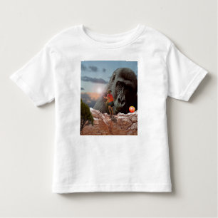 Camiseta Infantil Compartilhando Uma Maçã Com Um Gorila,