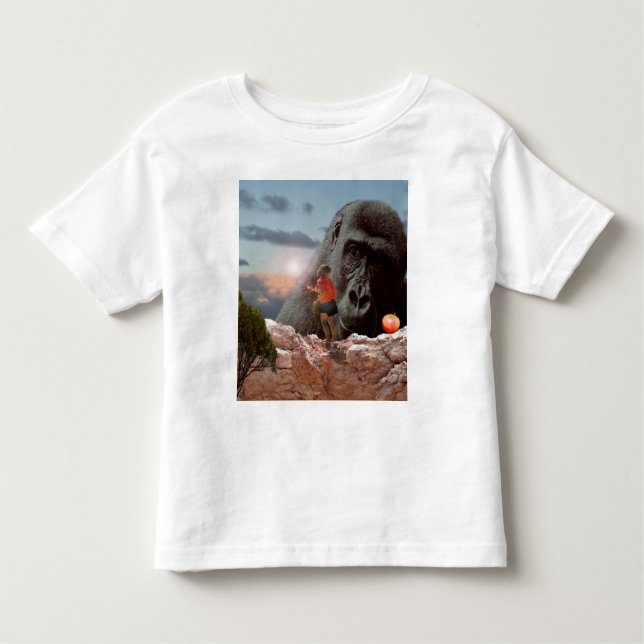 Camiseta Infantil Compartilhando Uma Maçã Com Um Gorila, (Frente)