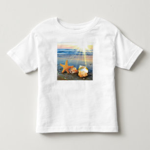 Camiseta Infantil Conchas marítimas e estrelas-do-mar na praia