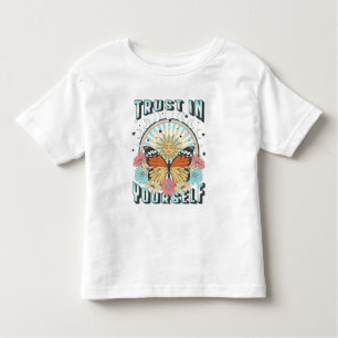 Camiseta Infantil Confie em si mesmo   Sol Celestial e Borboleta