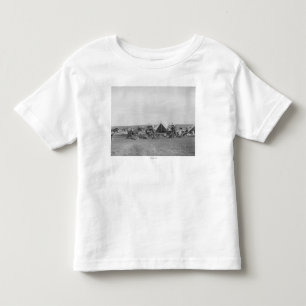 Camiseta Infantil Cowboys sentados ao redor da fotografia de Chuckwa