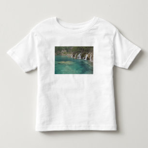 Camiseta Infantil Depósitos minerais formam cachoeiras e águas turqu