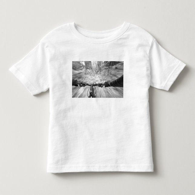 Camiseta Infantil Descendo uma seção lisa de trilha simples 2 (Frente)