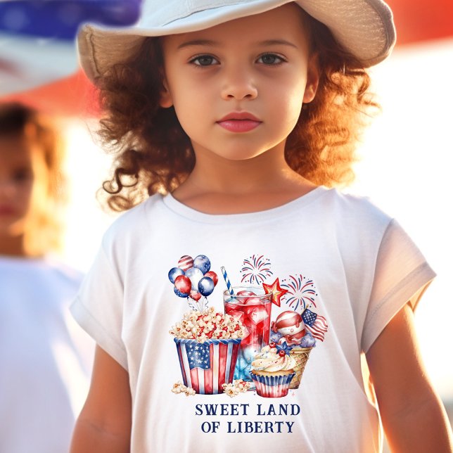Camiseta Infantil Doces e fogos de artifício patrióticos 4 de julho (Patriotic Sweets & Fireworks 4th of July Toddler T-shirt)