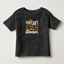 Camiseta Infantil Doutor Engraçado 🩺 Citação Nada Me Assusta Doutor