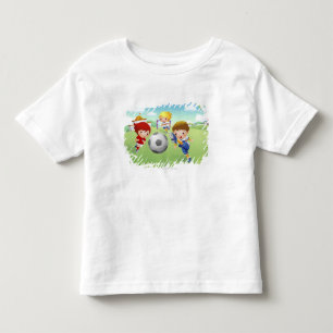Camiseta Infantil Duas garotas e um menino jogando futebol