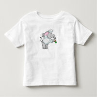 Elefante como cozinheiro com agitador de sal