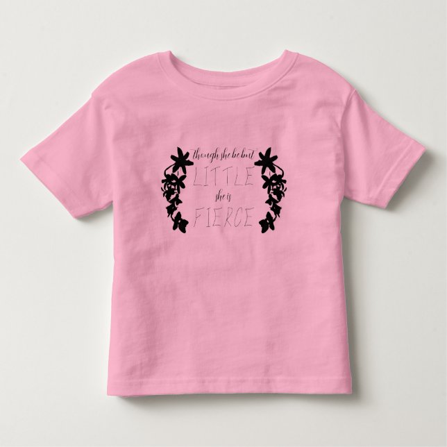Camiseta Infantil "Embora Ela Seja Pequena Ela É Feroz" Midsummer (Frente)