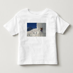 Camiseta Infantil Escalada no gelo no glaciar Tasman abaixo do Monte