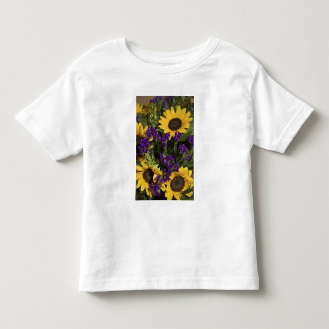 Camiseta Infantil EUA, close-up da arranjo de flores de noiva, (Frente)