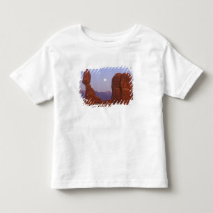 Camiseta Infantil EUA, Utah, Arches NP, Lua Cheia Nascente em