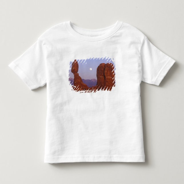 Camiseta Infantil EUA, Utah, Arches NP, Lua Cheia Nascente em (Frente)