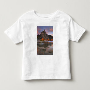 Camiseta Infantil EUA, Washington, Montanhas Cascade.  Pico Prusik