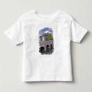 Camiseta Infantil Europa, França, Chambord. Uma ponte de pedra leva