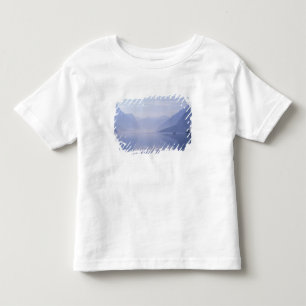 Camiseta Infantil Europa, Noruega. Paredes verticais refletidas em