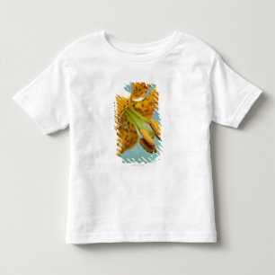 Camiseta Infantil Feche acima de um lírio amarelo